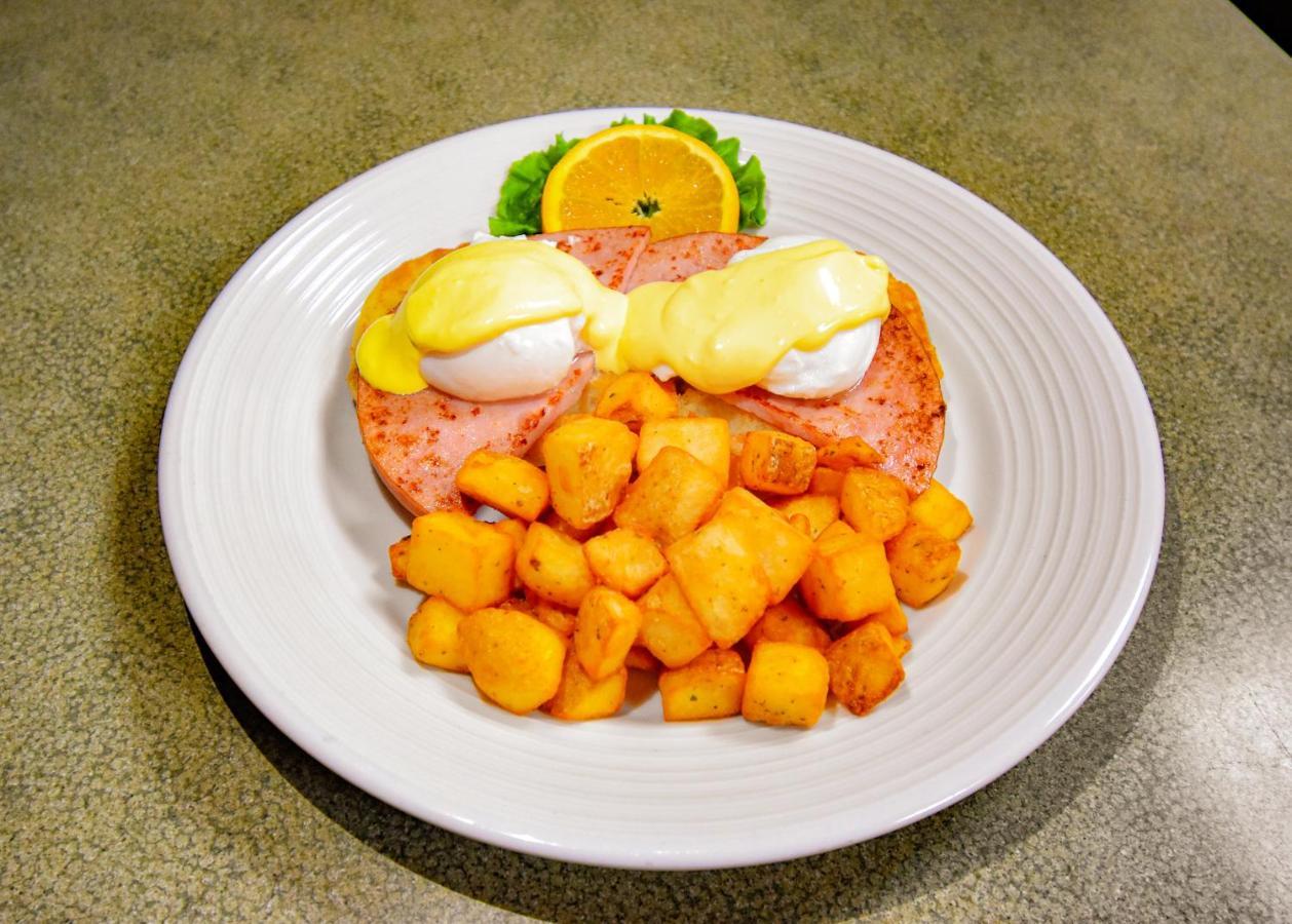 Canad Inns Destination Centre Club Regent Casino Hotel Winnipeg Esterno foto